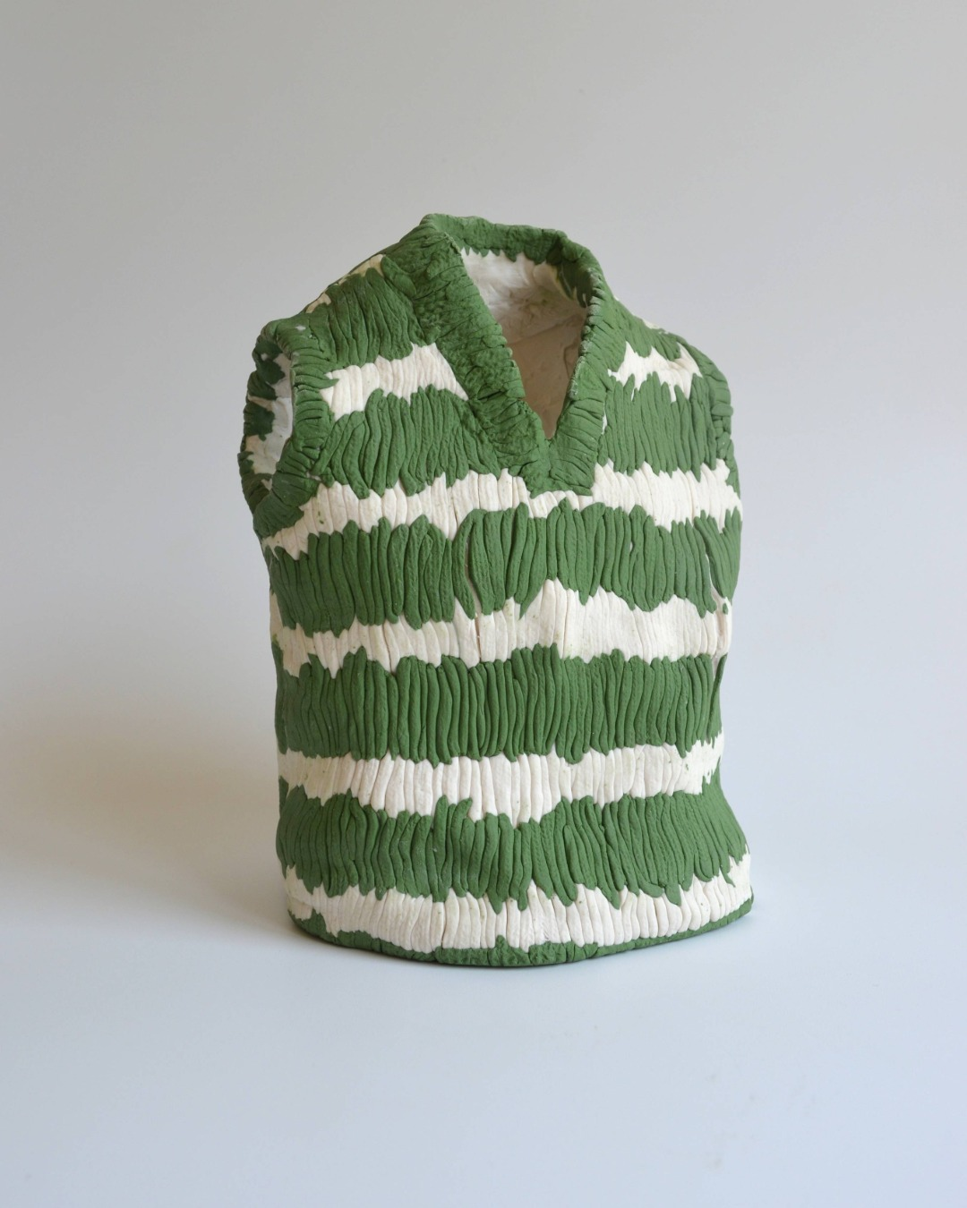 Détail d'une œuvre céramique d'Akiko Hoshina – érosion du temps et fragilité des formes, L'Abbadiale 2025