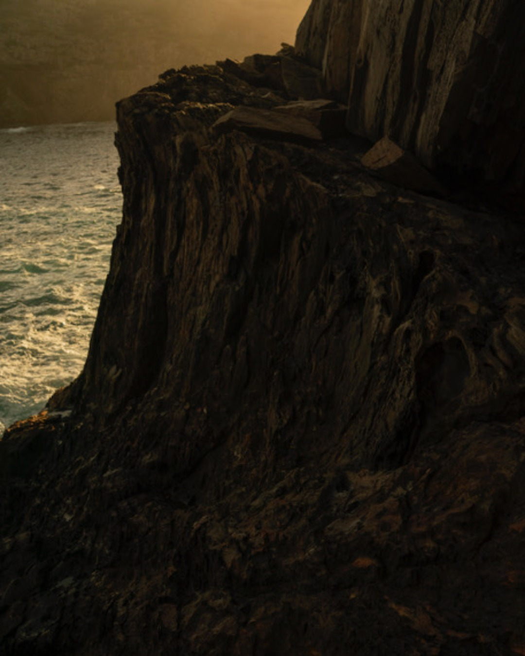 25-08_imaginaire-30-IGw Cloé Harent – textures abrasives et forces archaïques du Cap de Creus, série In Memoriam Terrae