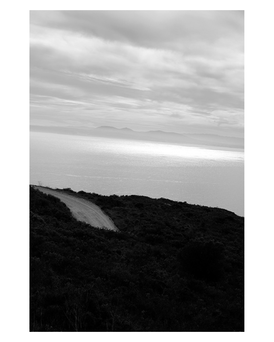 Photographie de Charlotte Auricombe – Cau del llop, strates minérales et imaginaire méditerranéen