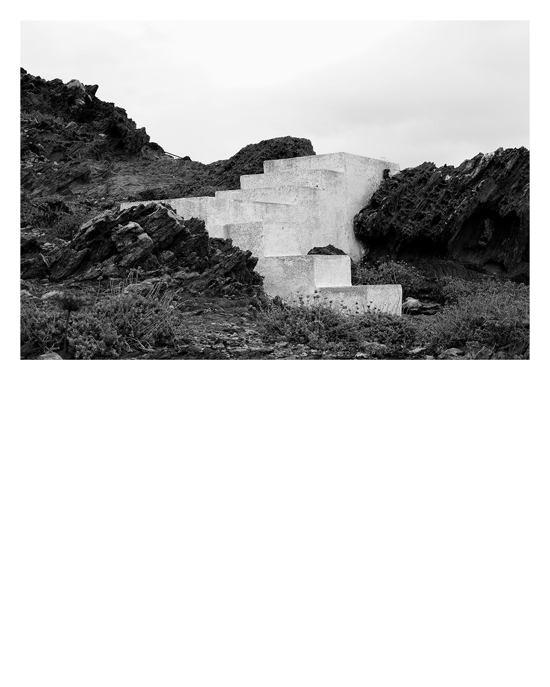 Photographie de Charlotte Auricombe – Cau del llop, strates minérales et imaginaire méditerranéen