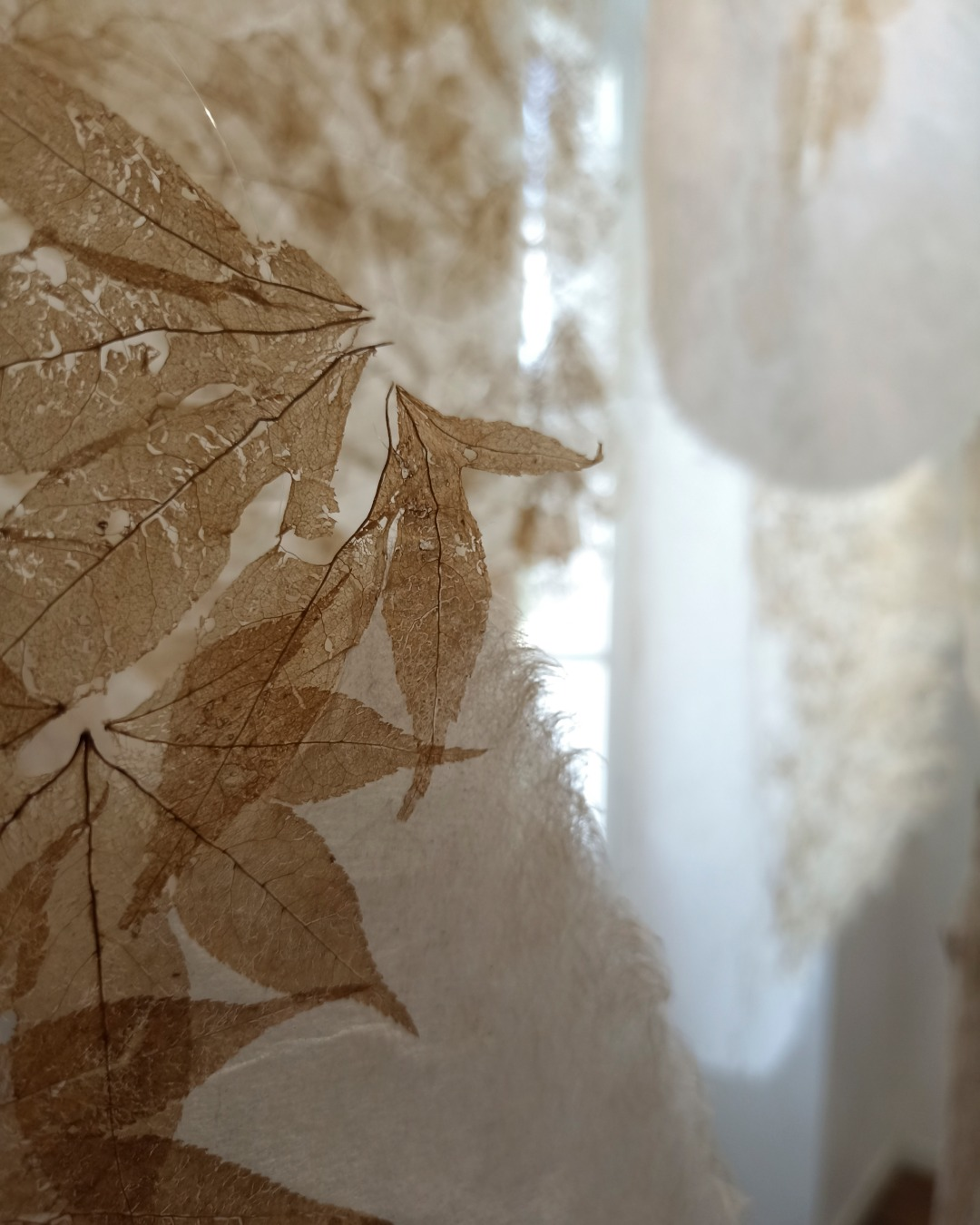 2022-expositions-6-Bernard Détail d'une œuvre en fibres de papier d'Aïdée Bernard – Maison des Arts, Arras-en-Lavedan