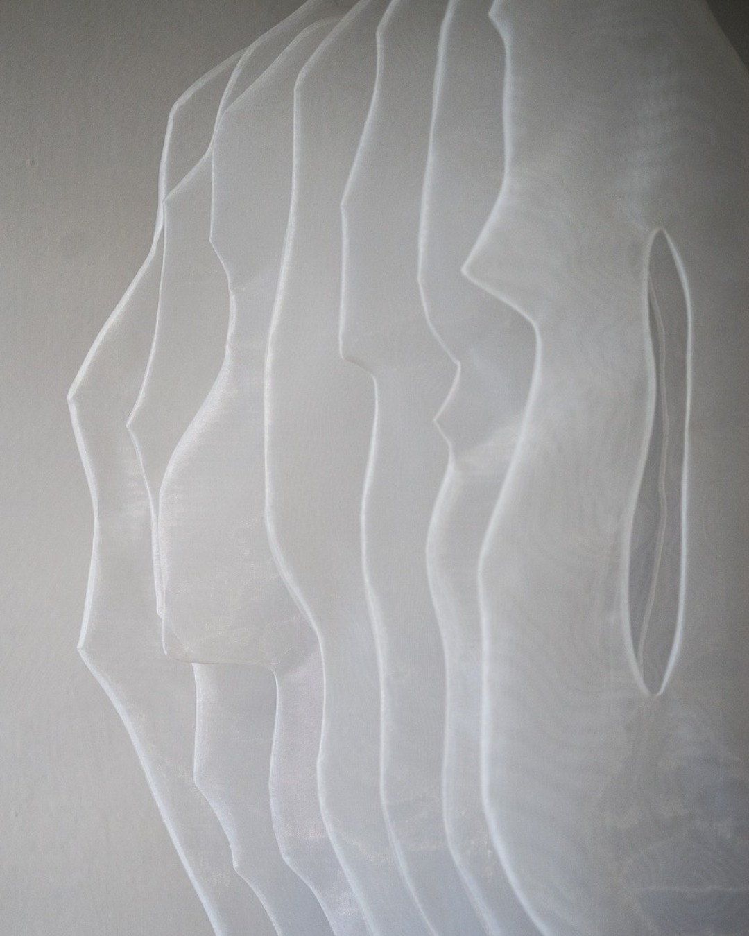 24-08_terre & fibre-16-IGw Détail d'une sculpture textile d'Isao – lévitation et poésie du matériau, L'Abbadiale 2024