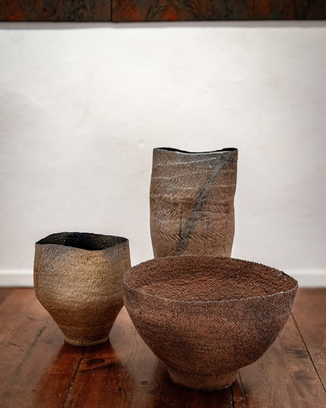 24-08_terre & fibre-17-IGw Céramique d'Isabelle Roux – forme ouverte sur l'espace, exposition Terres & Fibres 2024