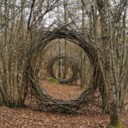 Installation artistique de Parc & Pics sur le sentier du Mont de Gez, Arras-en-Lavedan