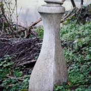 Sculpture en pierre d'Arudy réalisée lors des Rencontres de la Pierre, Arras-en-Lavedan