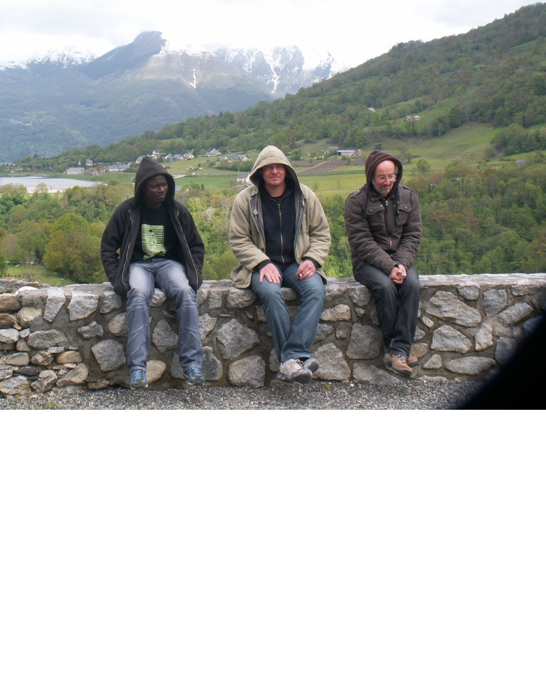 Hors les murs-8-2010 Sculpteurs du symposium de la pierre Abbadiale Arras-en-Lavedan